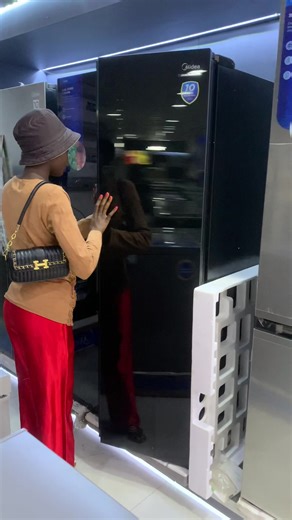 Inverter Refrigerator,black glass door ,510L, 10years compressor warranty, recessed handle ,smart cooling sensor ,exterior digital display ,inverter Quattro ,low noise ,led light ,holiday mode ,ultra thin foaming tech .Immediate delivery receipt of ownership. Test video ✅. Price : 1.3M . #solarboss #blackglassdoor #refrigerator #inverterquattro #10yrscompressorwarranty