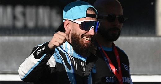 SCH signe l’album du GP Explorer aux côtés de Clara Luciani, Gims et Charlotte Cardin