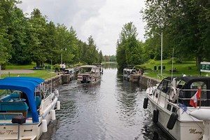 A Guide to Planning a Summer Boating Trip on the Rideau Canal