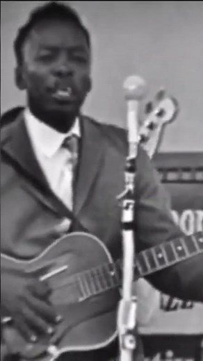 The fans were feeling The Hook at the Newport Jazz Festival in 1960!
