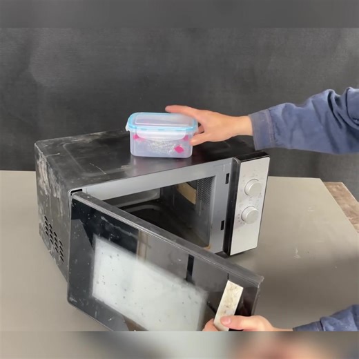 How to Properly Dispose of Your Old Microwave