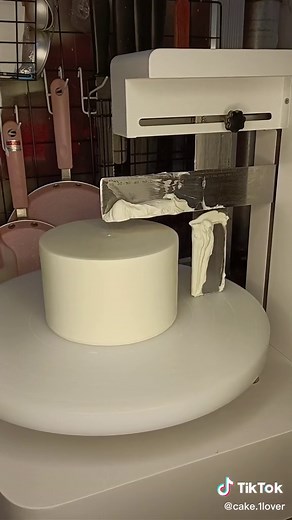 #CapCut With it, work makes me easy.#tiktok #foryou #cake #beautifulcake