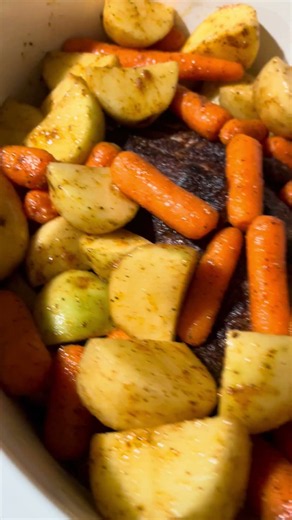🔥THE BEST POT ROAST EVER IN CROCKPOT🔥 DO THIS FROM NOW ON #meatandpotatoes #crockpot #dinnerideas