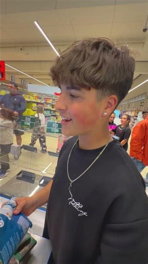 UNAI THE NEW GROCERY STORE CASHIER! 😂