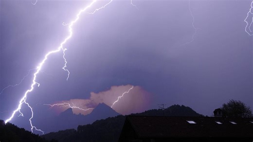 Nach Tod eines 18-Jährigen: So verhalten Sie sich richtig bei Blitzschlag