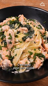 Beaucoup trop faciles à faire ces pâtes aux épinards et au saumon 😏 Les ingrédients : - 200g de tagliatelles - 200g de pousses d’épinards - 2 pavés de saumon - 1 pot de crème fraîche épaisse 30% MG - 1 gousses d’ail - Ciboulette - Sel, poivre | Marmiton