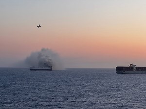 "Morning Midas": Freighter with hundreds of electric cars burns in North Pacific