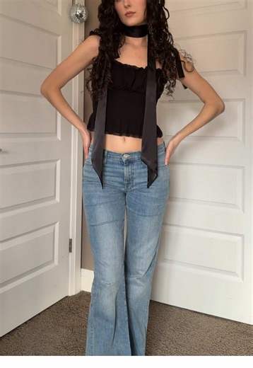How to style blue jeans! 💙 #stylingideas #bluejeans #outfitinspo #ootd #uniqueoutfits outfit ideas, styling jeans, how to style basic clothes, how to dress better, style inspiration, chic style
