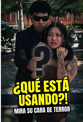 ¡Nadie se esperaba lo que tenía en la mano! 😱🔥 Mira su reacción final MIRA EL VIDEO EN FACEBOOK APÓYAME: https://www.facebook.com/share/r/17MaZB54jq/?mibextid=wwXIfr #broma #humor #inesperado #bromaspesadas #viral