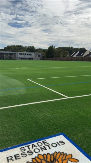 Quelque chose de nouveau est arrivé sur notre terrain 🤔 🔴⚪️ | Stade Ressontois