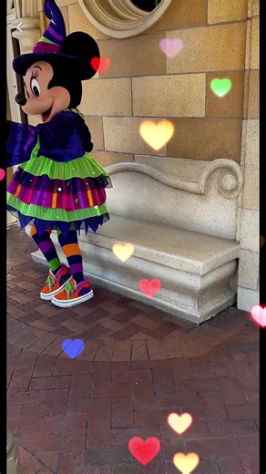 Minnie!! 🧡💚💜 #disney#minnie#style #magickeyholder | minnie