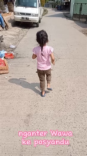 Nadia (@nadia_khansa)’s videos with Cute - Aurel Surya Lie