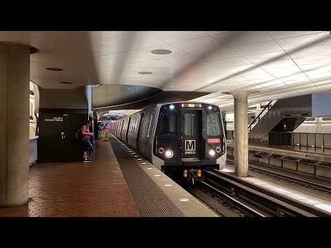 WMATA Metrorail: Kawasaki 7000 Series #7150 on the Red Line