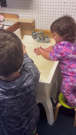 Lola and Sylas playing in the outside laundry room sink. She started washing her face for the first time! It’s so cute ☺️ #babylola | Elaine Rodriguez