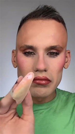 Makeup hack using powder puff for your powder ❤️ #makeuphack #makeup #makeuptips #makeuptutorial