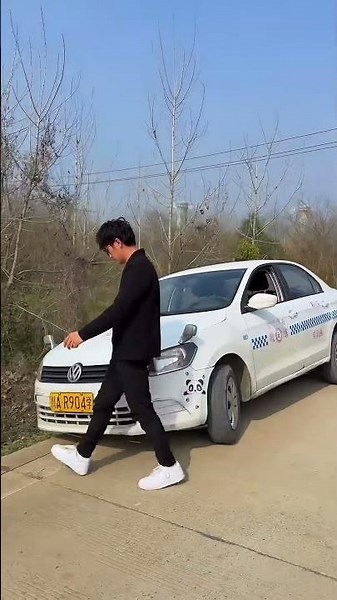 Drivers teach you how to quickly save yourself when your wheels fall off a bump #automobile