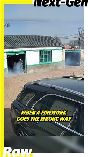 Firework suddenly turns back toward family #fireworks #scary