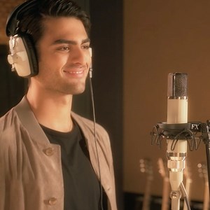 238K views · 6.3K reactions | I am delighted to present my brand-new version of ‘Can You Feel The Love Tonight’ from Disney's The Lion King, performed alongside Royal Philharmonic Orchestra for Disney Goes Classical. An incredible album packed full of new recordings of Disney favourites, reimagined together with some of the world’s greatest musicians. Stream it now: DGC.lnk.to/CanYouFeelTheLoveFA | Matteo Bocelli | Facebook