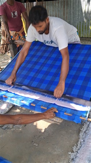 VillageTaat mercerizing lungi#গ্রাম্য শিল্প লুঙ্গিতে মাজন দেয়া হচ্ছে#nice# colour #glaze# lungi