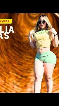 Natalia Gallas ✅ Top Trending Fashion Model | Curvy Model | Bio, Info