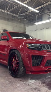 🔴Widebody Jeep Trackhawk sprayed for @cj_on_32s @pcustomizing on the 🎨🫟 Lowered on 26” @forgiato @wheels WIN THIS 1000hp TRACK HAWK !!!➡️@SHOP32GANG.COM • #pccustomizing #32gang | Ernesto Silva