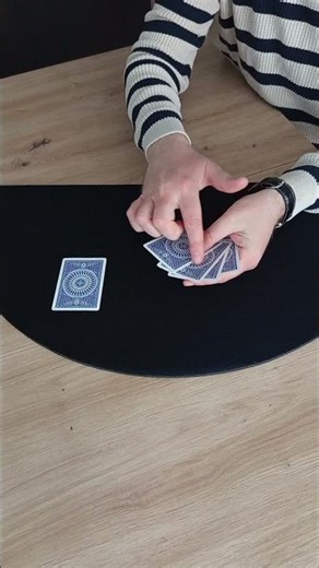 Color change card trick #magictrick #cardmagic #cardtrick
