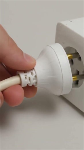 Why is the 3d pinalways BIGGERengg trick ensuresyou never get an electricshock Watch to find out how