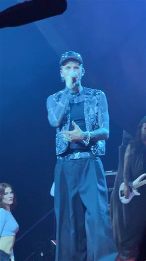 And AGAIN 🤣🤘🏼 „I kissed your lips you got good taste” @mgk #lostamericana #mgk #machinegunkelly