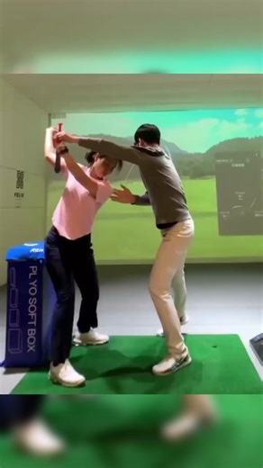 The synchronization of arm and thoracic vertebra will increase the speed of club head.#golfdrive #golf #golftiktok