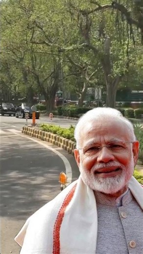 PM Narendra Modi's convoy reduced to just two cars. #pmmodi #shorts #vivia al a