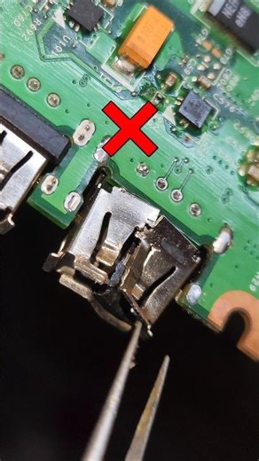 Broken Usb Port Remove Easley #shorts #repair #trending #pcb #electrical #tips #guide #hacks #diy