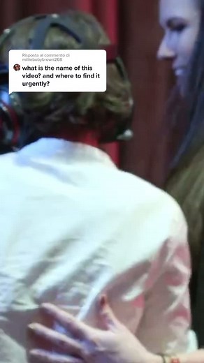 Stranger Things Cast Reacts in Virtual Reality | Netflix