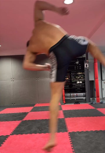 Mastering Finishing Moves in MMA and Muay Thai
