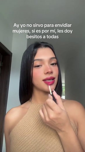 Celebrando la amistad: Besos y sin envidias entre mujeres