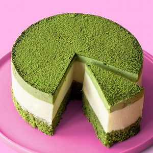 154K views · 2K reactions | Hey guys! Here it is! My White Chocolate Green Tea Mousse Cake! If you'd like to grab the recipe to make this bad boy yourself this weekend, it's available on my website now! RECIPE https://www.thescranline.com/white-chocolate-matcha-mousse-cake N x | The Scran Line | Facebook