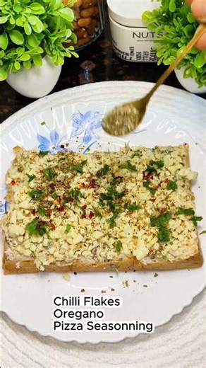 Cheesy Garlic Bread Recipe 🧄🧀 | Crispy Outside, Gooey Inside | Easy Homemade Garlic Bread #food