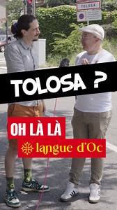 🪿 Alors, tu le prononçais comment, toi, le nom de notre ville en Occitan ? 🔎 Tu connais peut-être les @indians_tolosa_ fervents supporters du @toulousefc et tu as déjà vu les panneaux TOLOSA à l’entrée de la ville… Mais sais-tu comment on est censé prononcer le nom occitan de Toulouse ? @geraud_delbes_ professeur de langue occitane et auteur de livres en Occitan débunke l’une des erreurs de prononciation les plus couramment entendues à Toulouse ! 🗣️ Si la lecture à la française du mot donne b