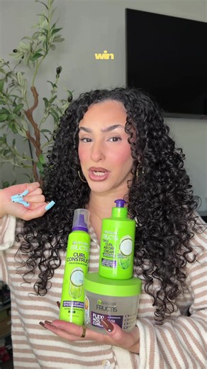 I may have not gone to the influencer event, but @GARNIER still blessed me with these curls ➰ #curlyhair #curls #garnierfructis