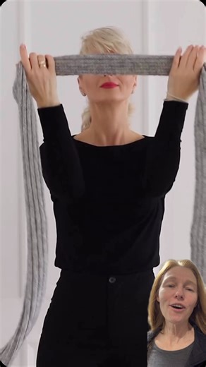 Thousands of Tips on Instagram: "You want to make the most of your wardrobe, and a simple winter scarf can be surprisingly versatile. By tying two sides of your scarf together with a silicone band, you can transform it into a completely new accessory. This trick lets you multiply your style without needing to buy more pieces. You can create a chic infinity scarf, a unique vest, or even a makeshift bag, all from one item you already own. It’s about getting creative and seeing the potential in wha