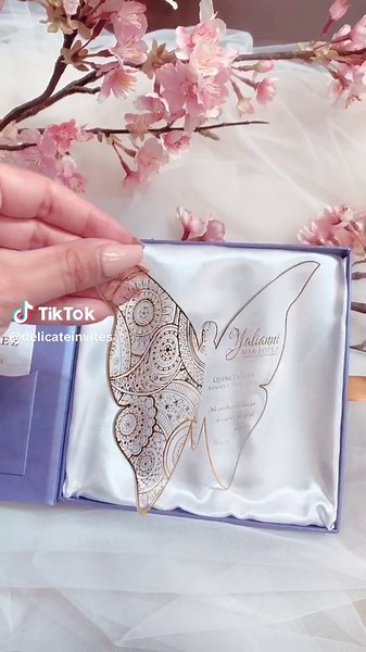 #quince #quinceanera #quinceañera #invitation #invitations #wedding #weddinginspo #inspo #acrylic #acrylicinvitations #acrylicinvitation #invites #fyp