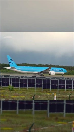 Korean Air 777 INSANE Wet Takeoff at Frankfurt Airport ✈️🌧️