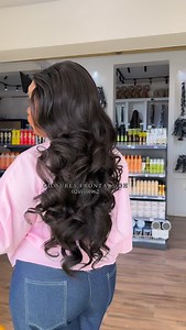 Luxury Hair Wholesale Shop in Accra on Instagram: "Take a look at that lace 😍😍😍 HD 5x5 Layered Bouncy Wig Grade 12a 300gram unit 18”-2300gh 20”-2700gh 22”-2950gh 24”-3500gh Lenght in video is 22” 3” longer than actual lenght"