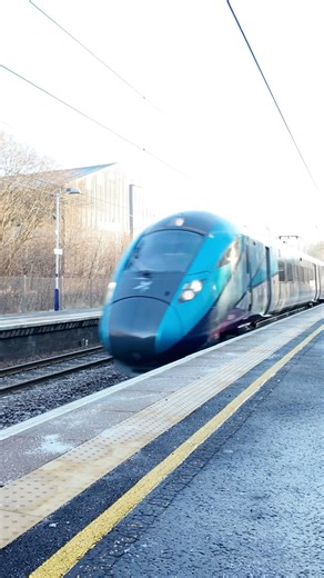 Transpennine Express Class 802 Nova 1 Edinburgh to Glasgow Central passing Shieldmuir #nova1 #wcml