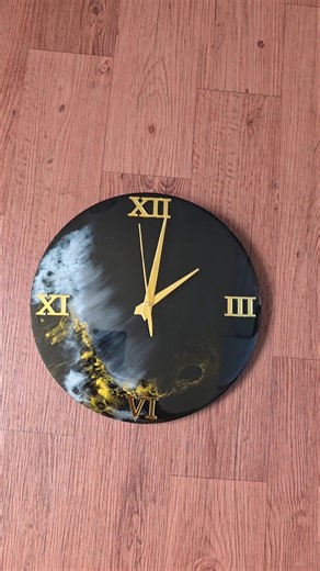 Wait for the Shine 😍 Black & Gold Resin Wall Clock ✨ #Shorts #Satisfying #ResinArt #resinwallclock