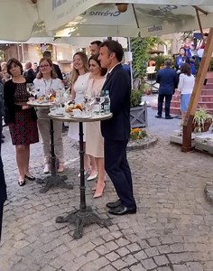 378K views · 7.2K reactions | ☕️Maia Sandu și Emmanuel Macron, surprinși la o cafenea din Chișinău | Liber TV | Facebook