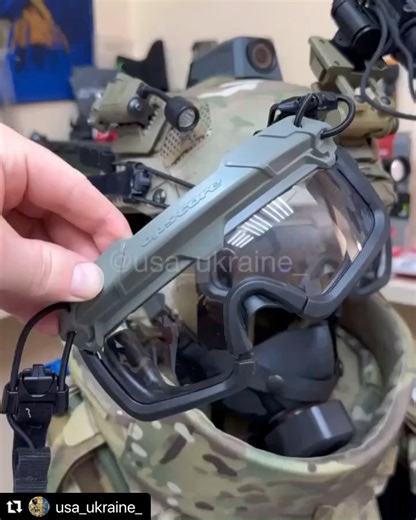 🔰Тактичне спорядження🇺🇦 on Instagram: "Сетап зв’язку та захисту: PTT + кабельний комплект + Visor Ops-Core!🔥 Цей сетап дозволяє тримати комунікацію чіткою та зберігати огляд навіть під час найскладніших завдань: PTT-модуль для зручного керування радіозв’язком, якісні кабелі для підключення до різних систем та маску зі змінними лінзами Visor Ops-Core. Усе зібрано для зручної інтеграції зі шоломом та сучасними системами комунікації. Надійне та практичне спорядження. ✅Працюємо за повною передоп