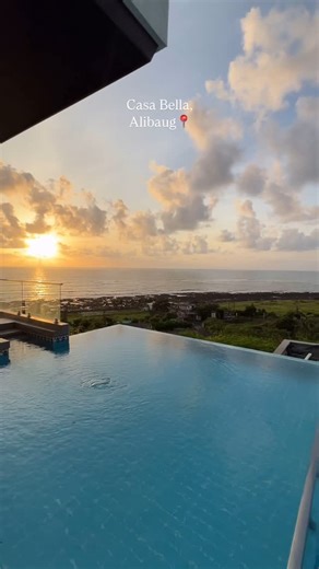 StayVista on Instagram: "Because your vacation deserves a view like this 🏞️☀️ (sunsets, sky, mumbai sunset, pre monsoon sunsets, villas, staycation, near mumbai, hidden gem, infinity pool, weekend)"