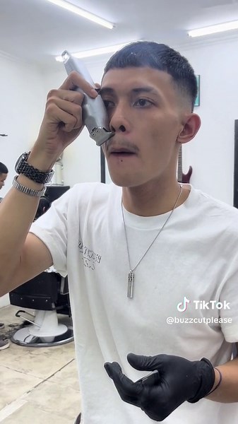 Gaya Rambut Mohawk Burst Fade Terpopuler 2024