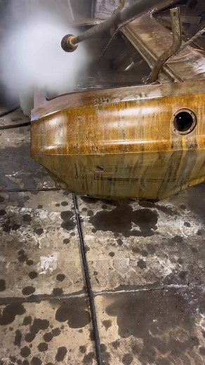 Pressure washing the Dodge Challenger after a rust removing bath. #oddlysatisfying #satisfying #powerwashing #pressurewashing #clean #metal #fyp #foryou #mopar