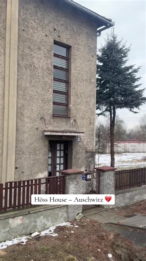 Standing outside the house where Rudolf Höss lived while overseeing Auschwitz. From here, he planned and directed one of the darkest chapters in human history. History doesn’t only live in museums – sometimes it lives in quiet, ordinary streets. #auschwitz #ww2 #auschwitzdeathcamp